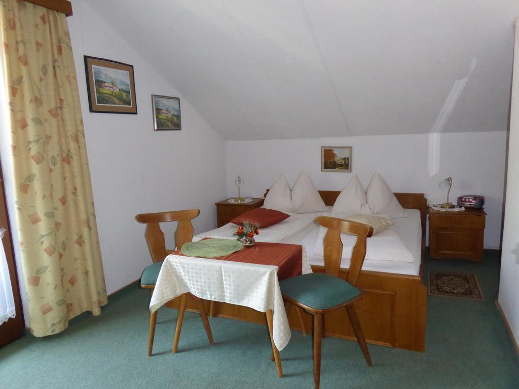 Kotschach-Mauthen Pension Leyrer מראה חיצוני תמונה